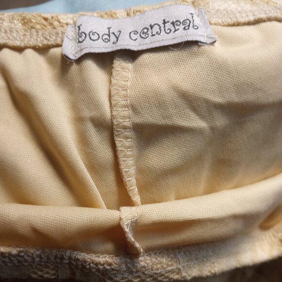 Body central cream lace maxi skirt with half under slip! Pre owned  Size M/L - Picture 2 of 3